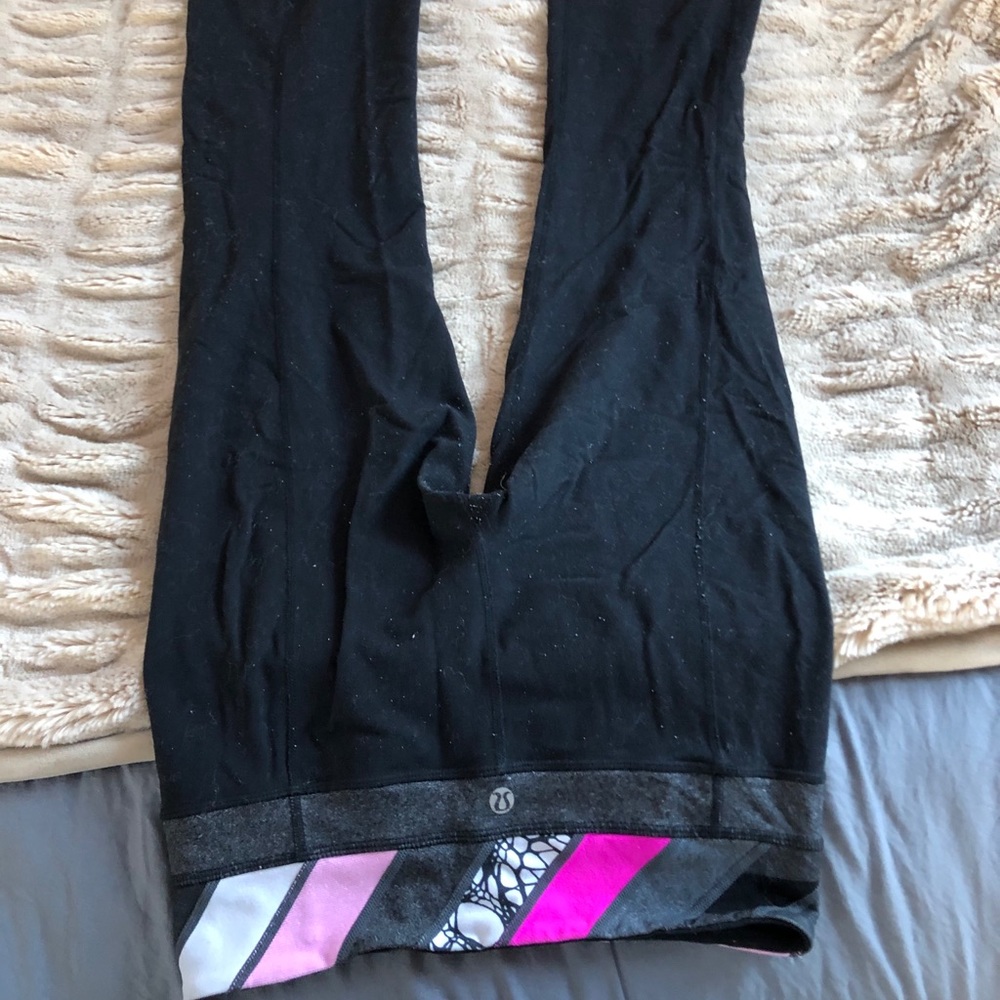 Black lululemon yoga pants